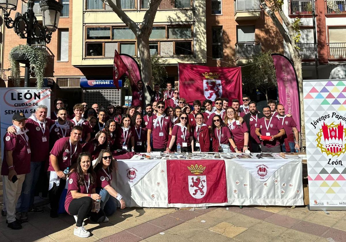 Representantes de Jóvenes Papones de León en Lorca.