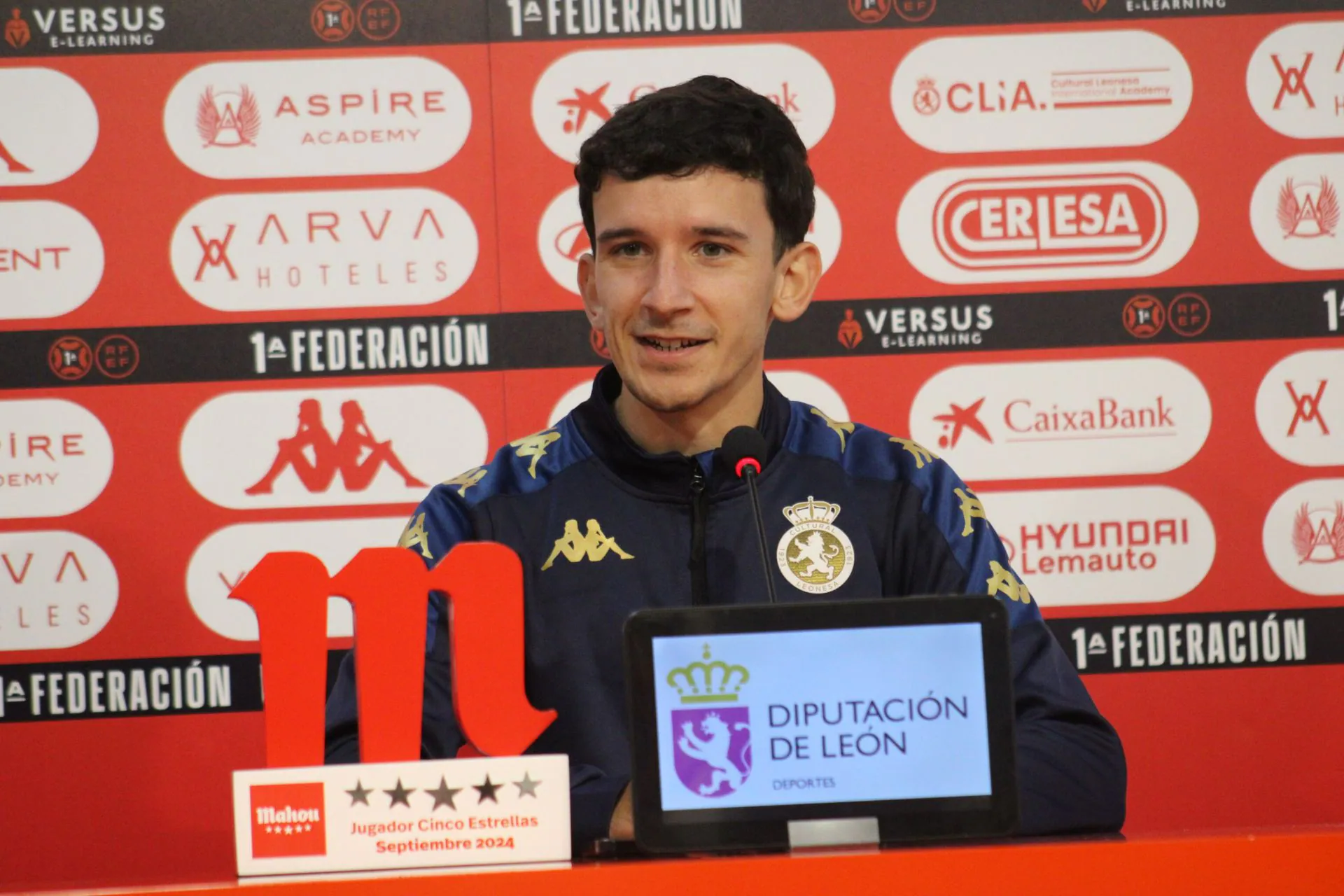 Luis Chacón en rueda de prensa.