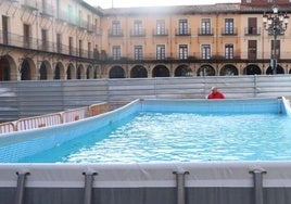 Piscinas instaladas en la plaza Mayor.