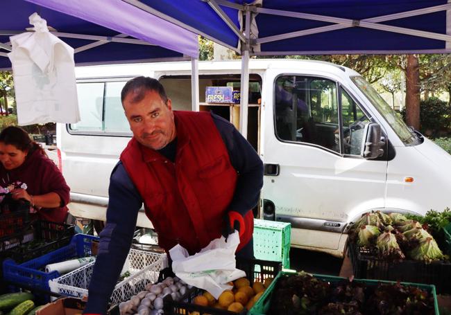 José Miguel en su puesto de venta en Papalaguinda.