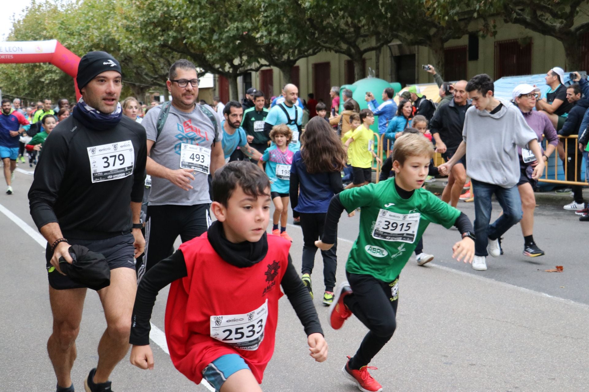 Las méjores imágenes de la carrera popular de los &#039;10 kilómetros Ciudad de León&#039;