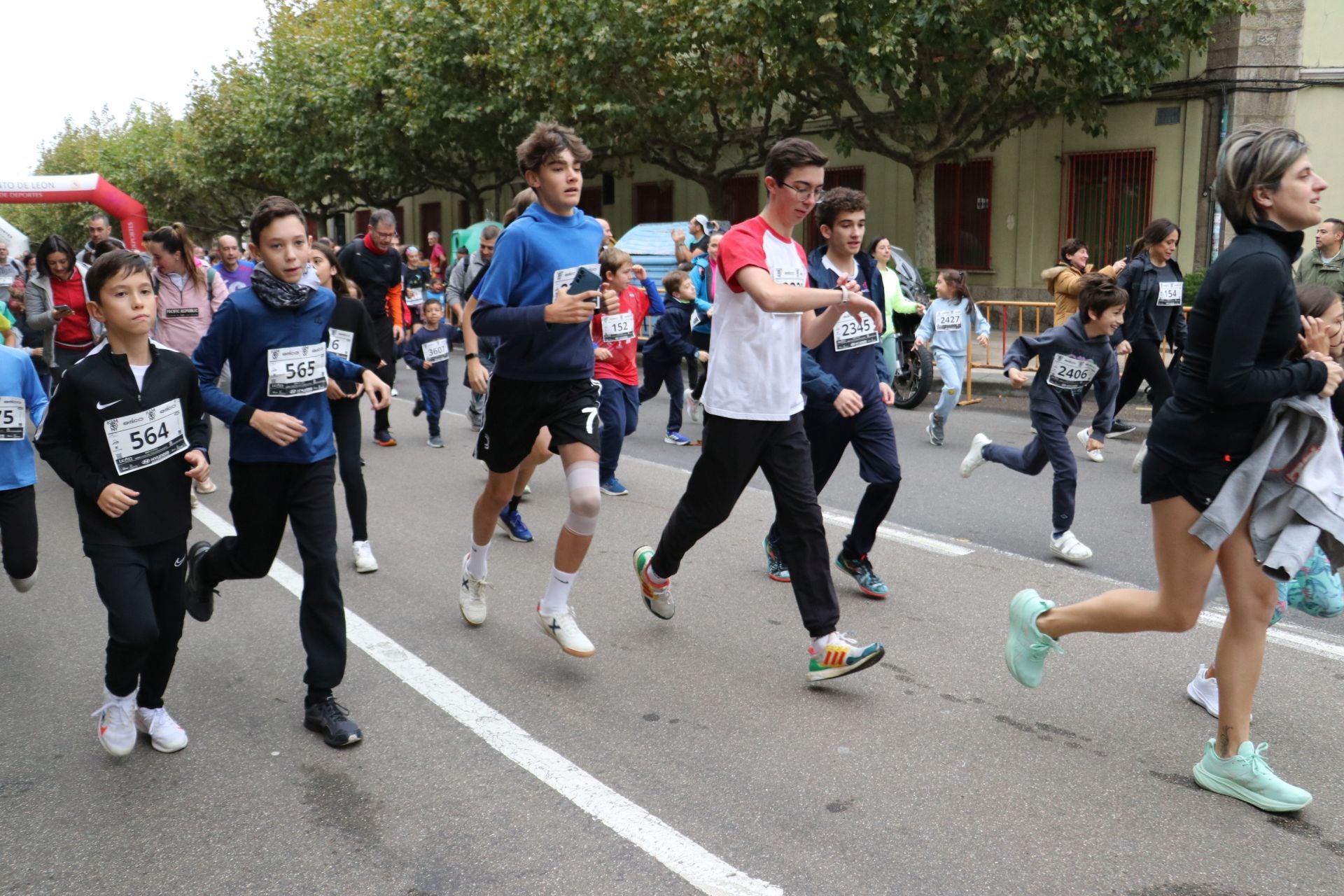 Las méjores imágenes de la carrera popular de los &#039;10 kilómetros Ciudad de León&#039;