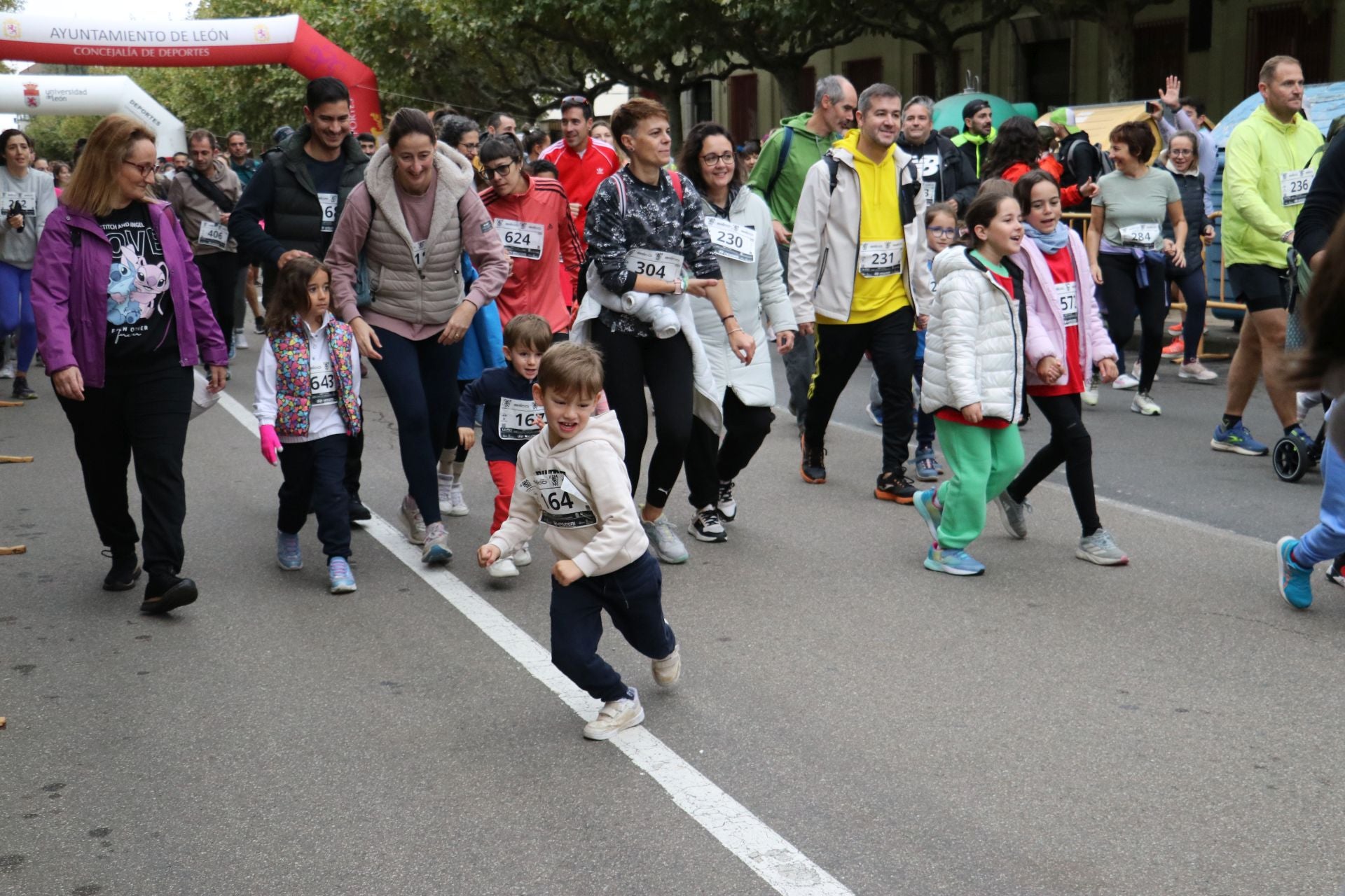 Las méjores imágenes de la carrera popular de los &#039;10 kilómetros Ciudad de León&#039;