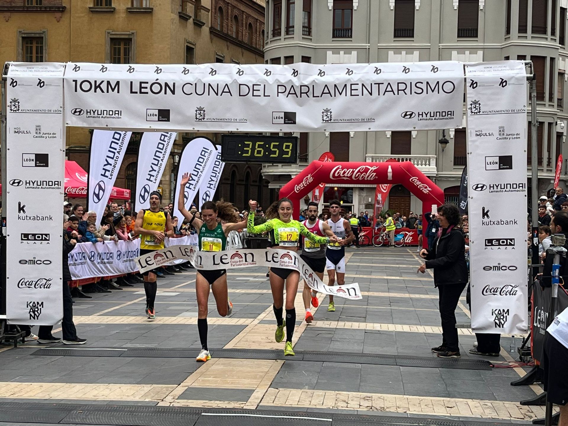 Las imágenes de la llegada a la meta de los 10 kilómetros Ciudad de León