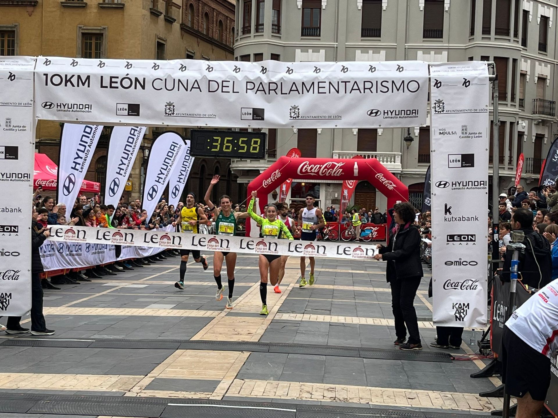 Las imágenes de la llegada a la meta de los 10 kilómetros Ciudad de León