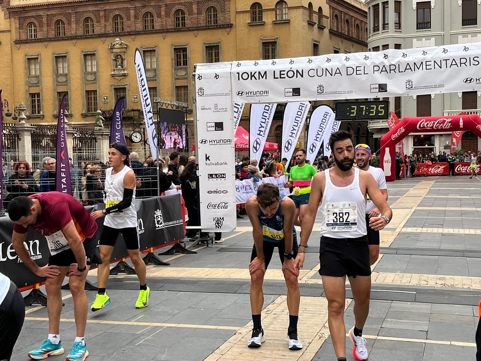 Las imágenes de la llegada a la meta de los 10 kilómetros Ciudad de León