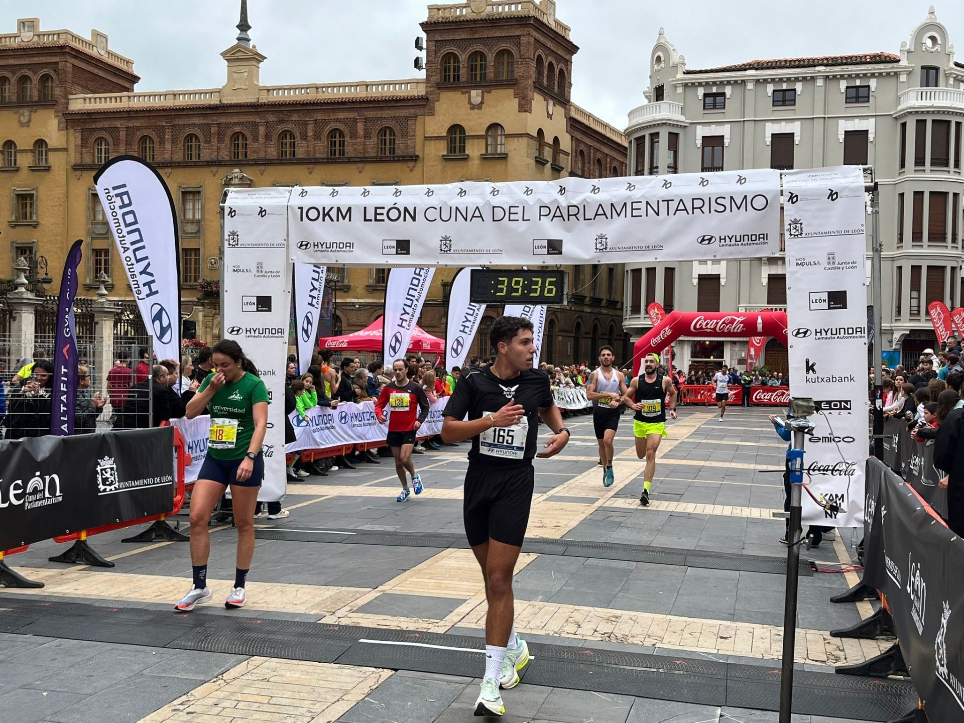 Las imágenes de la llegada a la meta de los 10 kilómetros Ciudad de León