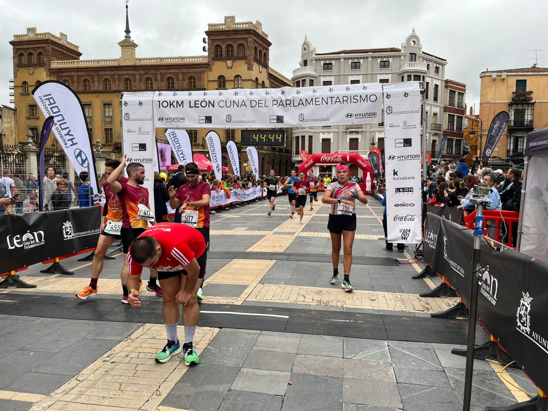 Las imágenes de la llegada a la meta de los 10 kilómetros Ciudad de León