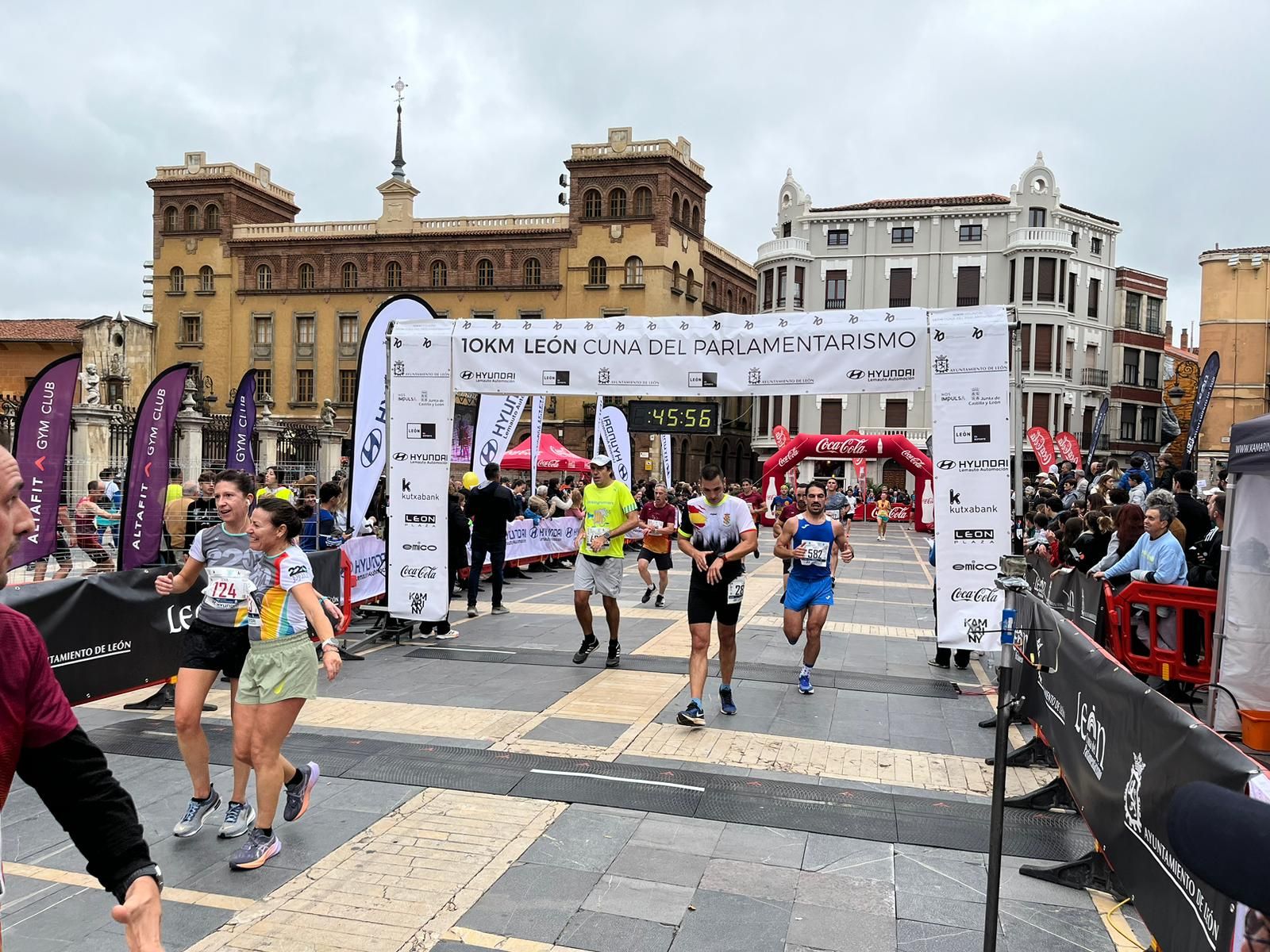 Las imágenes de la llegada a la meta de los 10 kilómetros Ciudad de León