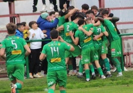 Jugadores celebrando un gol con sus aficionados.