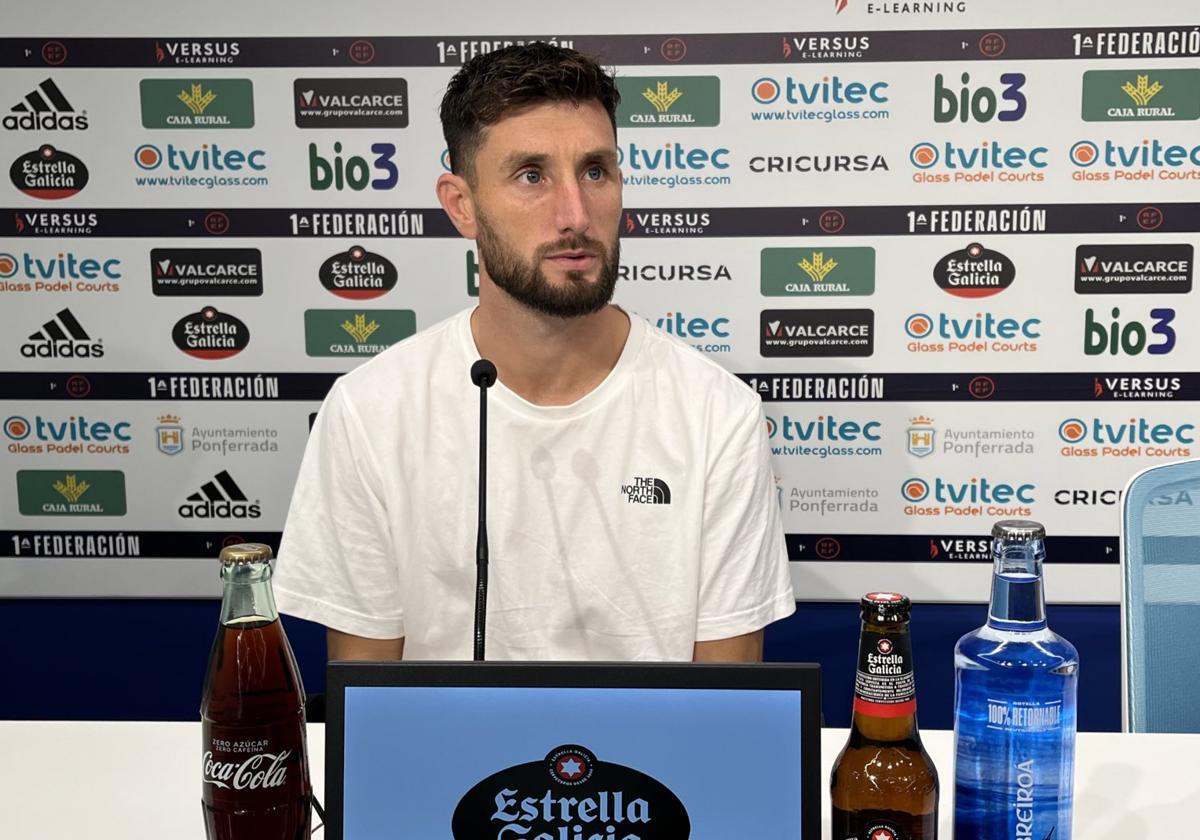 Borja Valle, en la sala de prensa de El Toralín.