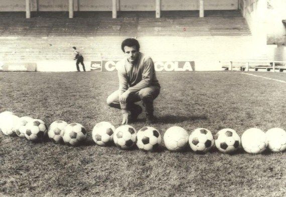 Marianín posa con más de una decena de balones.