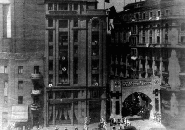 Arco de despedida de la Legión Condor. Entre Oliden y Casa Goyo. 1939.