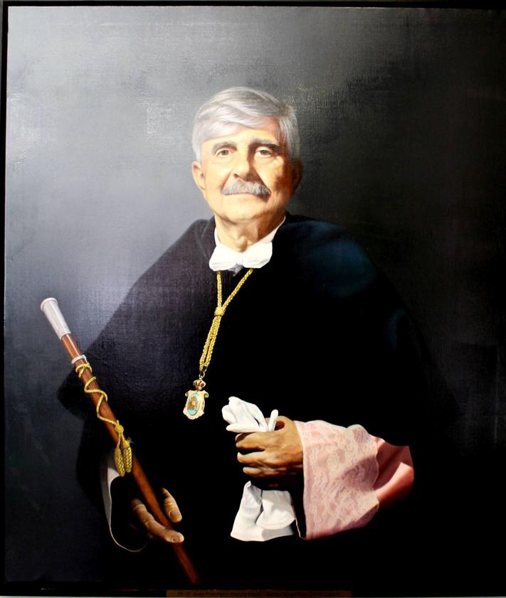 Imagen secundaria 2 - El retrato de García Marín ya luce en la galería de rectores de la ULE