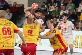 El conjunto marista ha recibido en el Palacio de los Deportes al equipo danés en la cuarta jornada del grupo A de la fase de grupos de la Liga Europea de balonmano