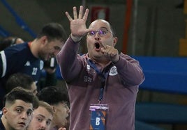 Dani Gordo, entrenador del Abanca Ademar, en el partido de este martes ante el GOG.