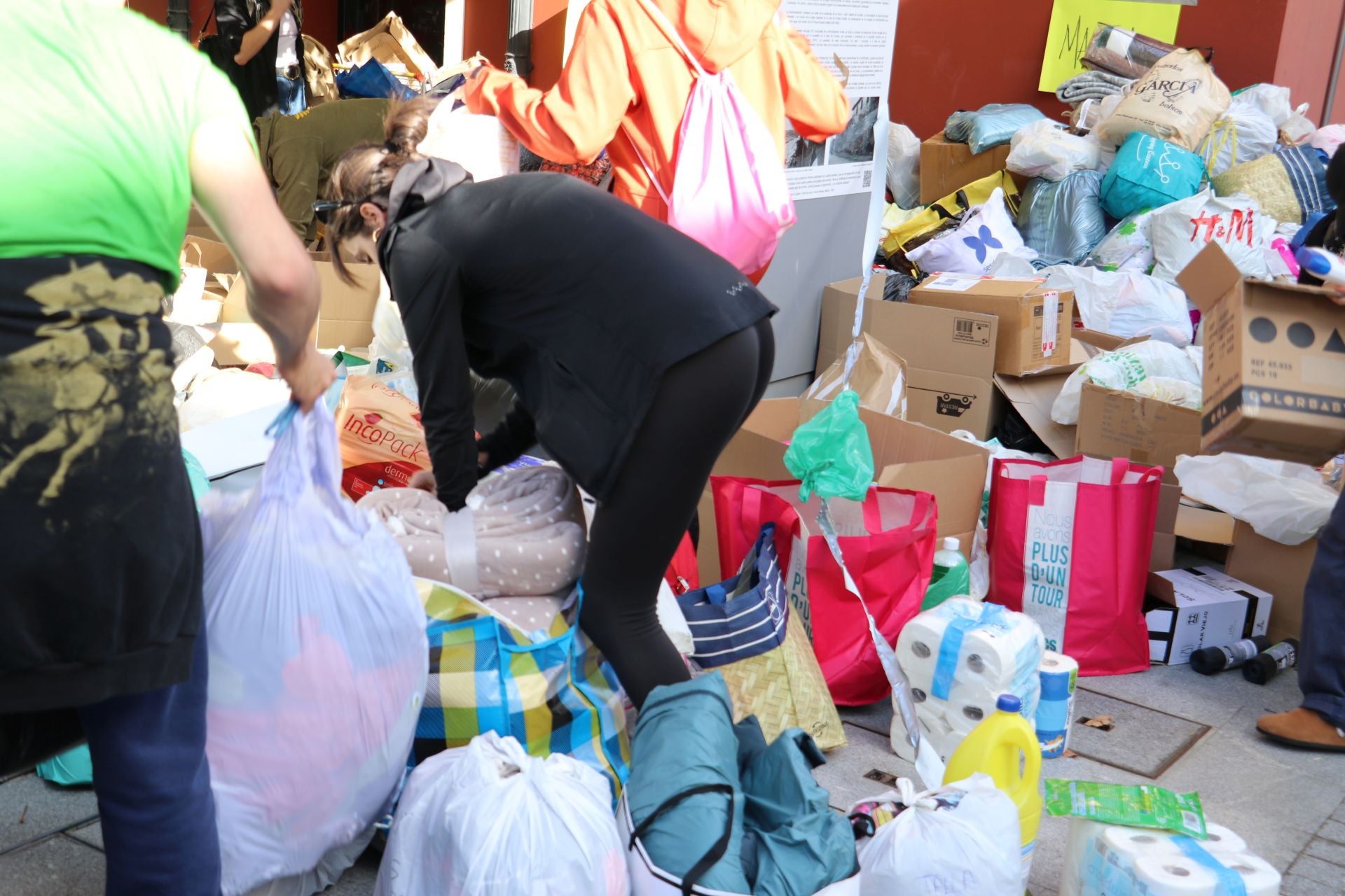 Recogida de alimentos y material en León