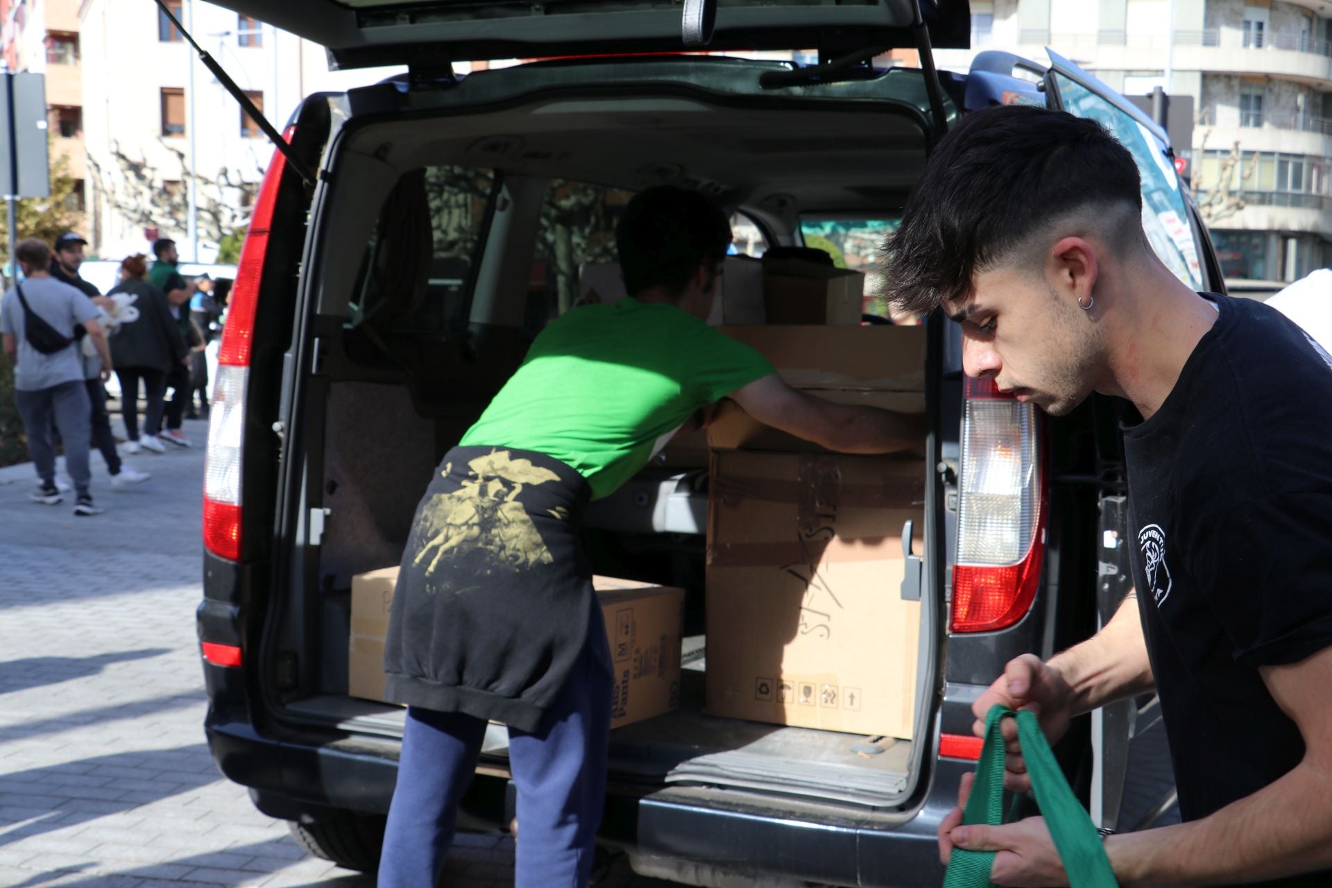 Recogida de alimentos y material en León