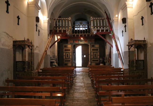 Imágenes del interior de la Catedral de Omaña.