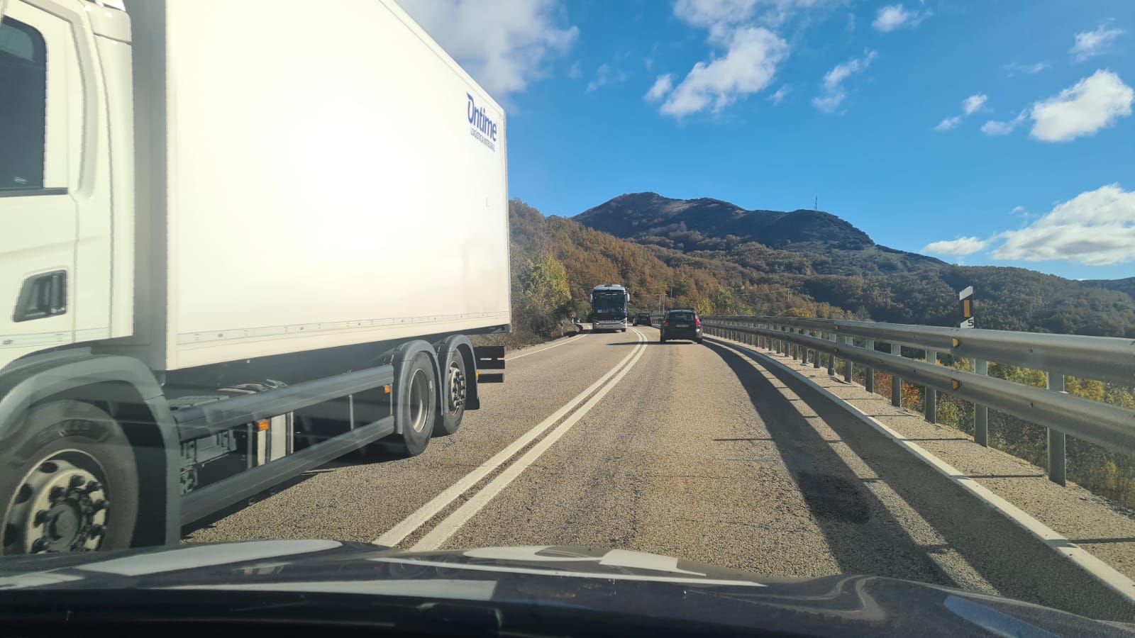 Tráfico en el puerto de Pajares tras el desprendimiento de la AP-66