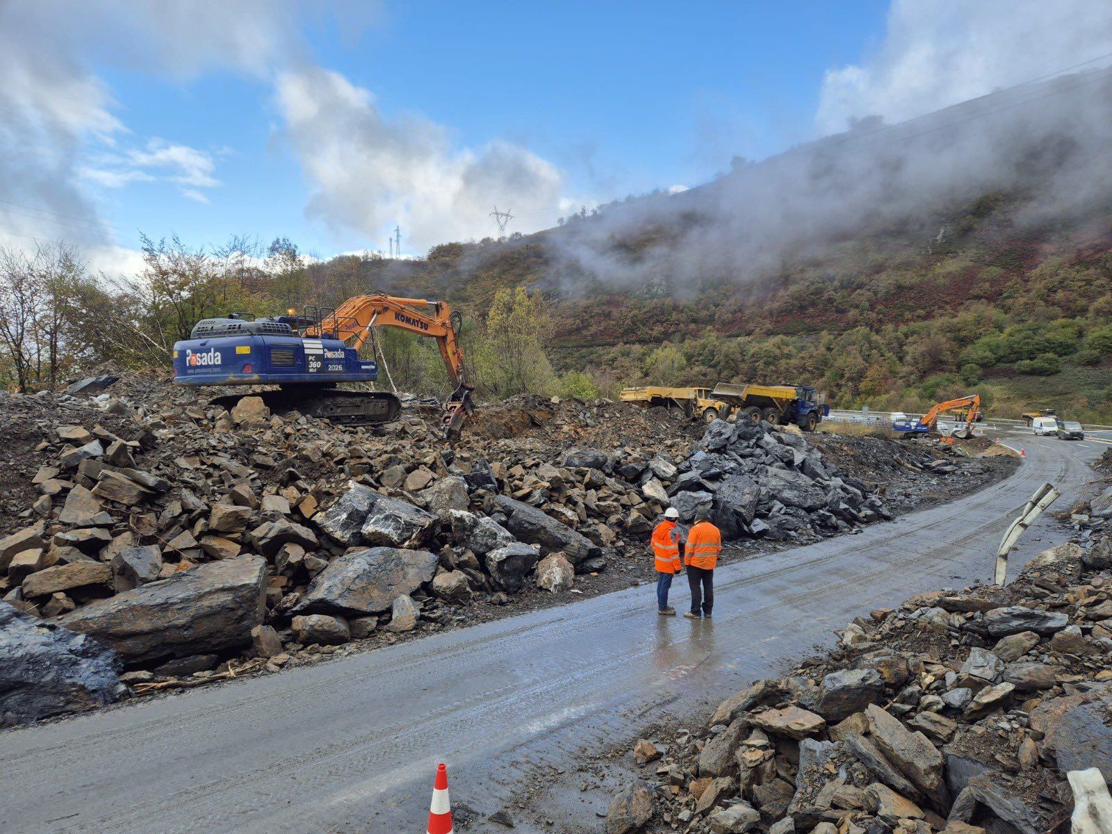 AP-66 (Huerna, Asturias-León) tras ser cortada por el desprendimiento