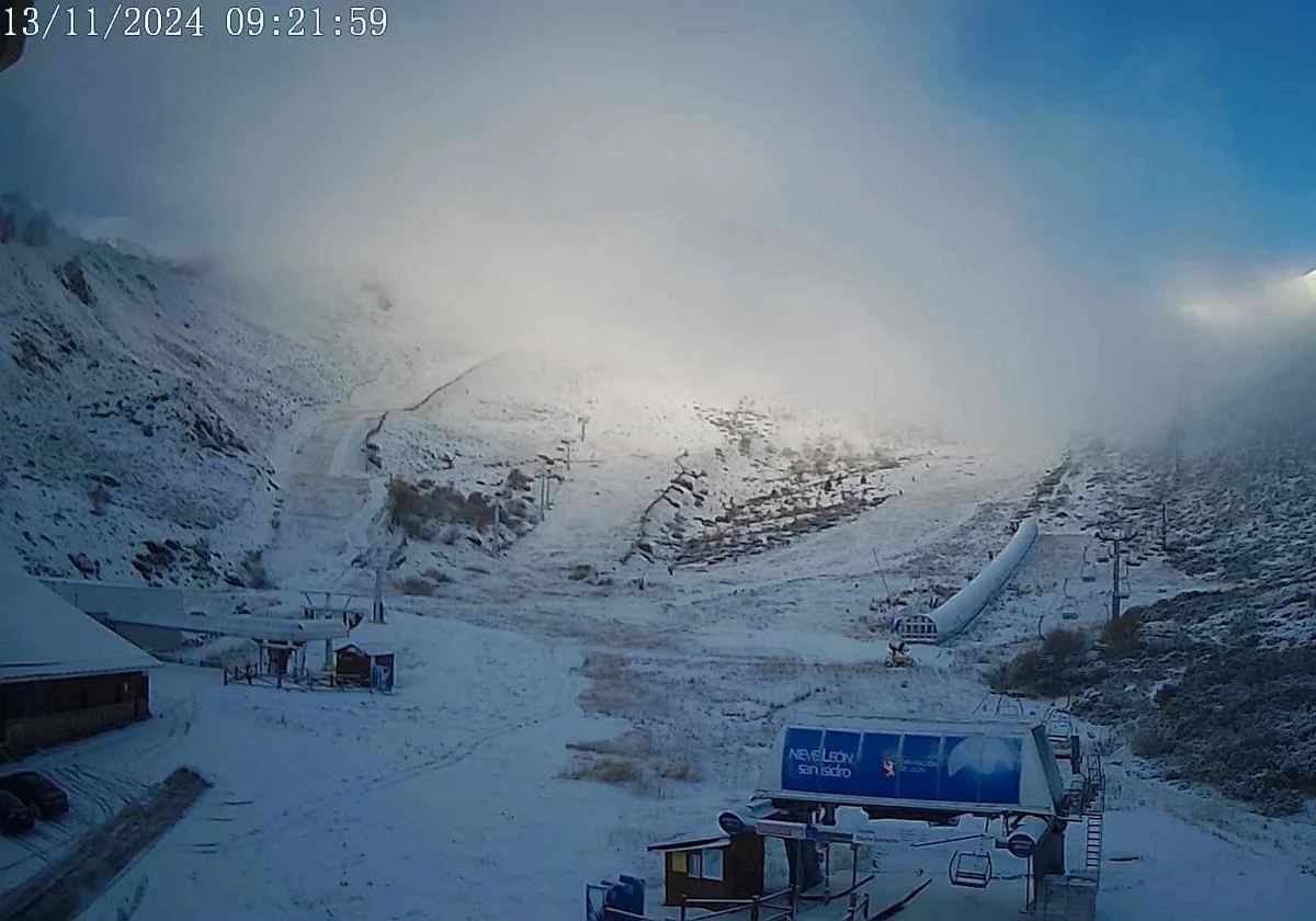 Imagen de la pista de Cebolledo de San Isidro tomada por la webcam de la estación en la mañana de este miércoles.