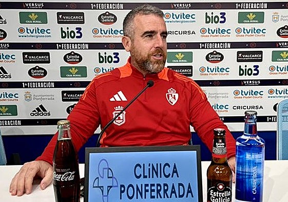 Javi Rey, en la sala de prensa de El Toralín.
