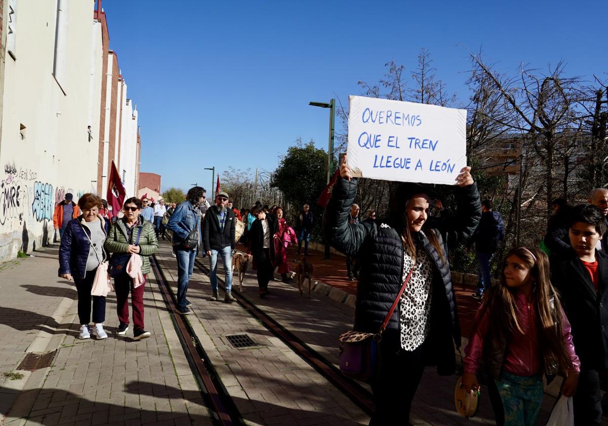 Manifestación por el futuro de Feve en León