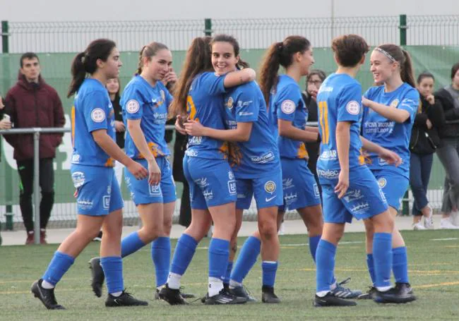 Las jugadoras del Olímpico celebran uno de sus goles.