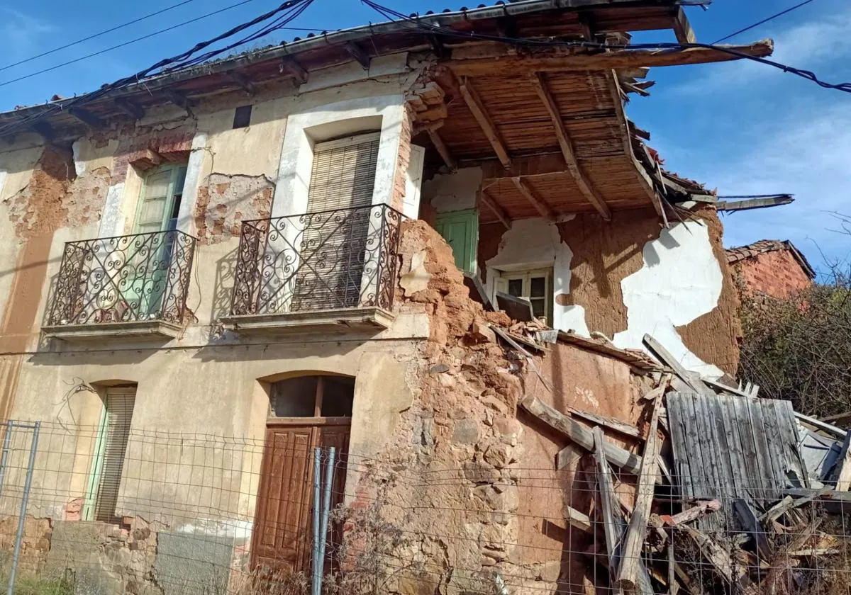 Vivienda en Sorriba del Esla en estado de derrumbe.