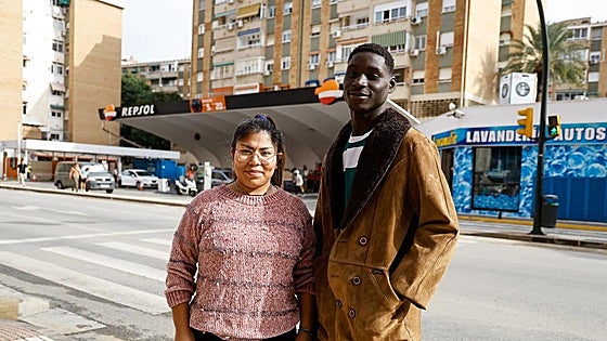 Una joven paralizada y un 'héroe' de barrio: la historia del rescate viral en Carretera de Cádiz