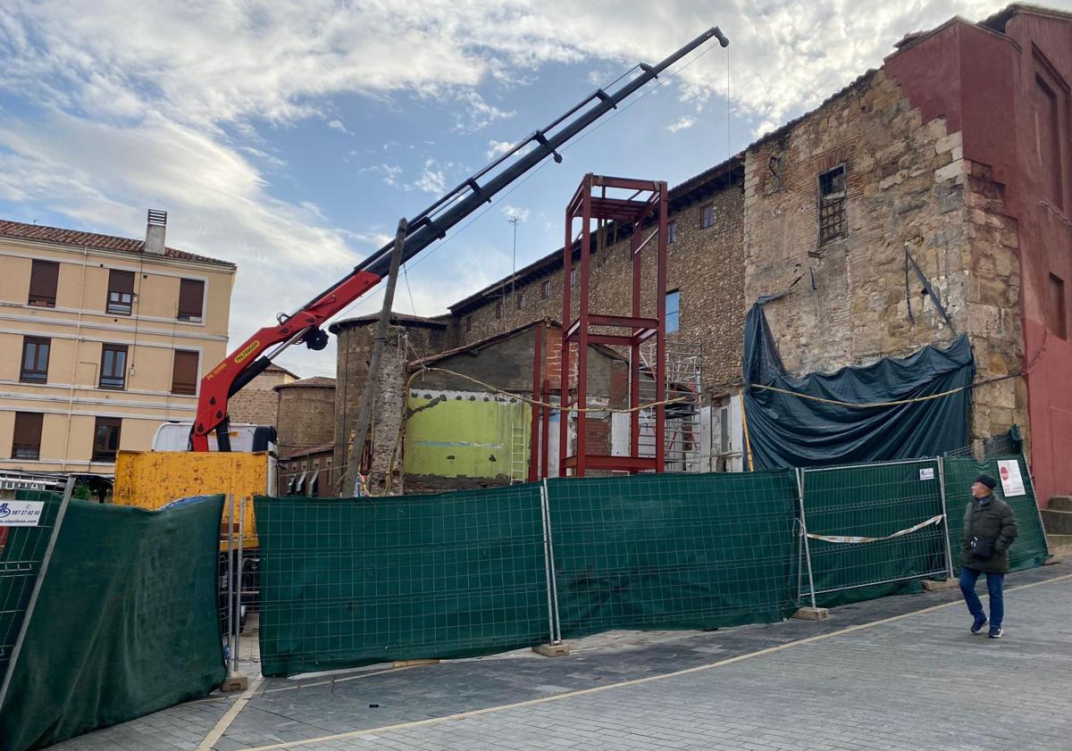 Imagen principal - Avances en las obras en el solar del antiguo Casa Luisón.