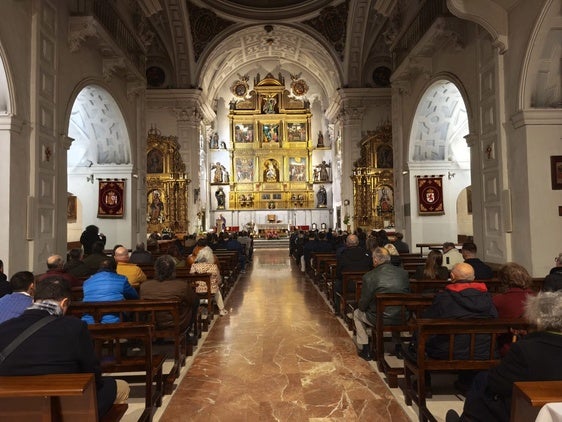 Interior de la iglesia de Santa Marina la Real durante la misa franquista.