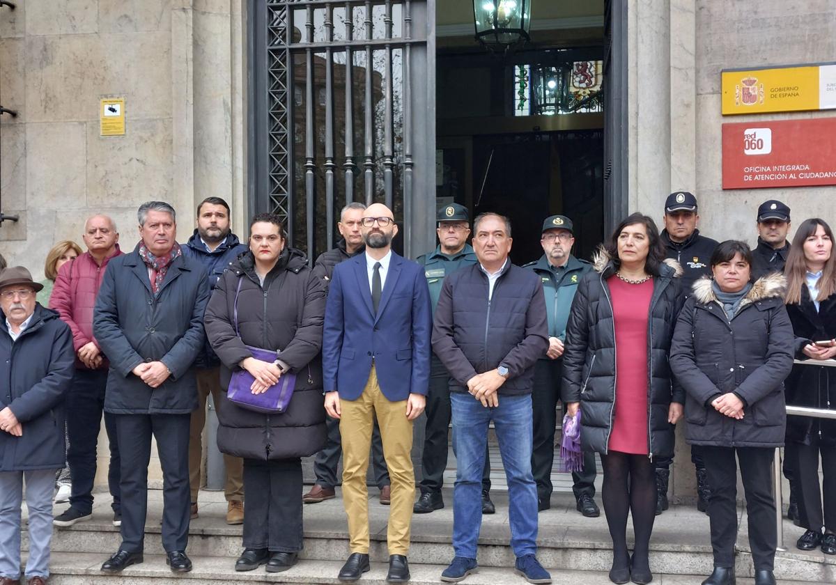 Minuto de silencio en la Subdelegación del Gobierno en León.