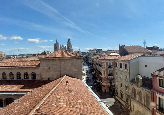 Calle Ancha desde el torreón de los Guzmanes. 2023.