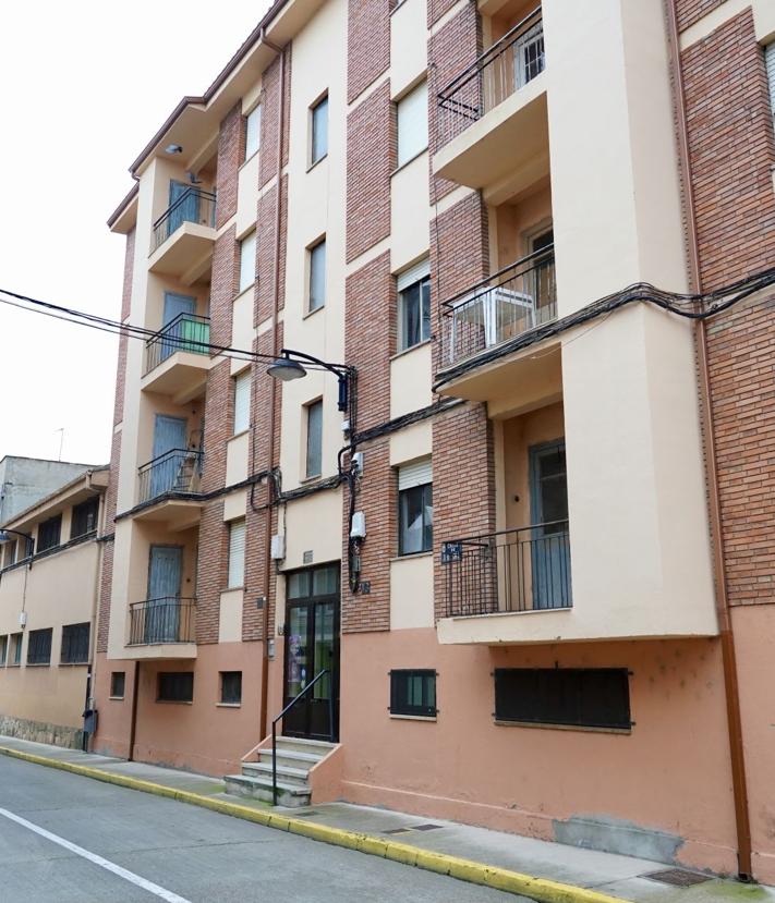 Imagen secundaria 2 - El Edificio Blanco de Cela de Astorga revivirá para acoger ocho viviendas