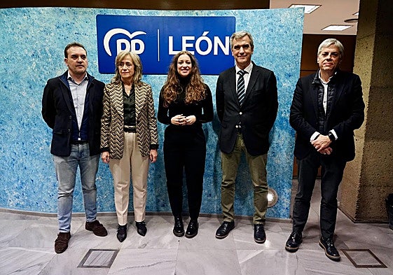 El PP de León celebra la mesa redonda 'Educación y Conciliación en el medio rural'.
