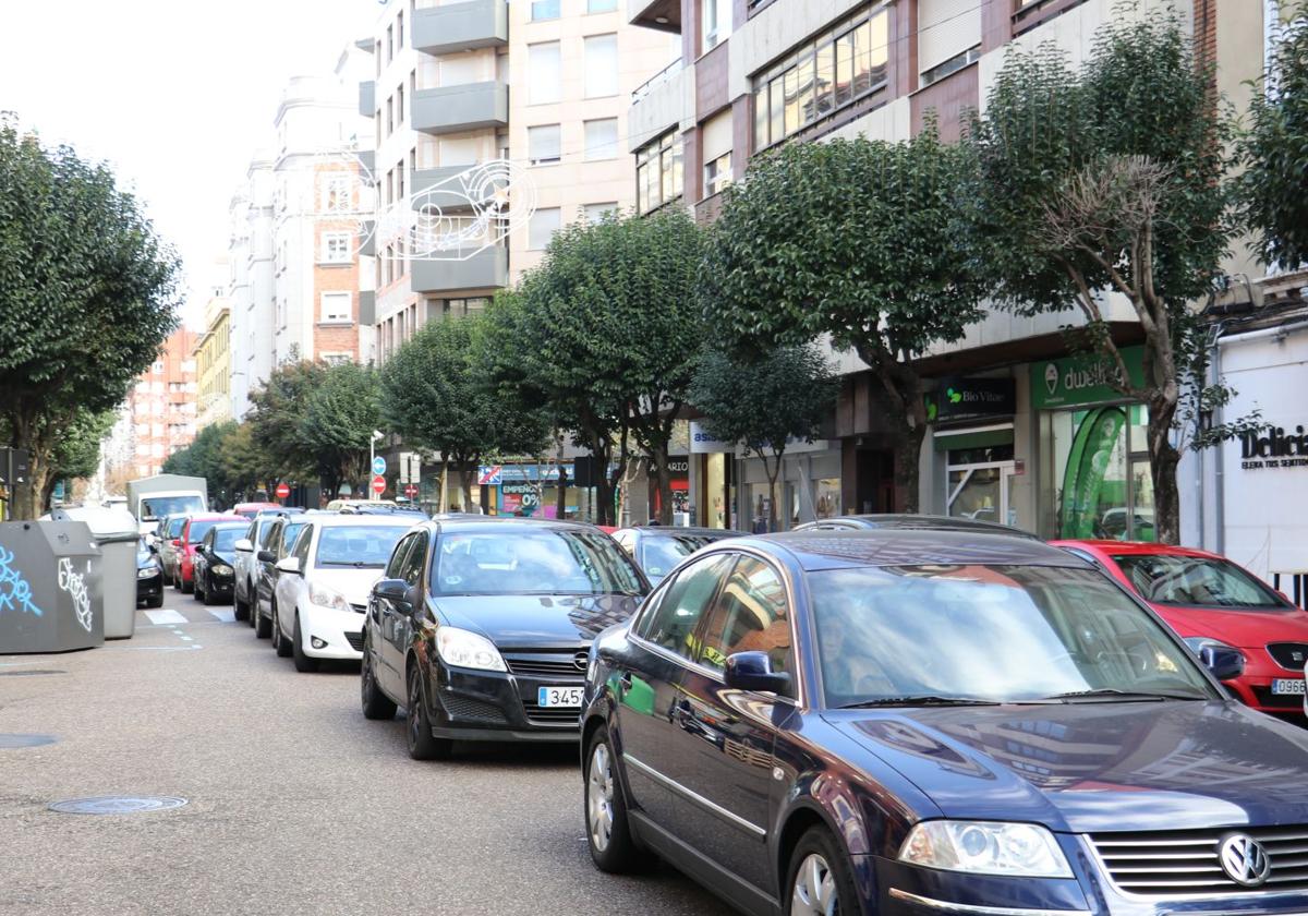 Atascos en el centro de León por el encendido de las luces navideñas