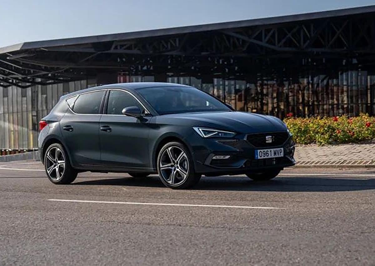 Imagen secundaria 1 - El coche de León vuelve a casa como adulto y en versión eléctrica
