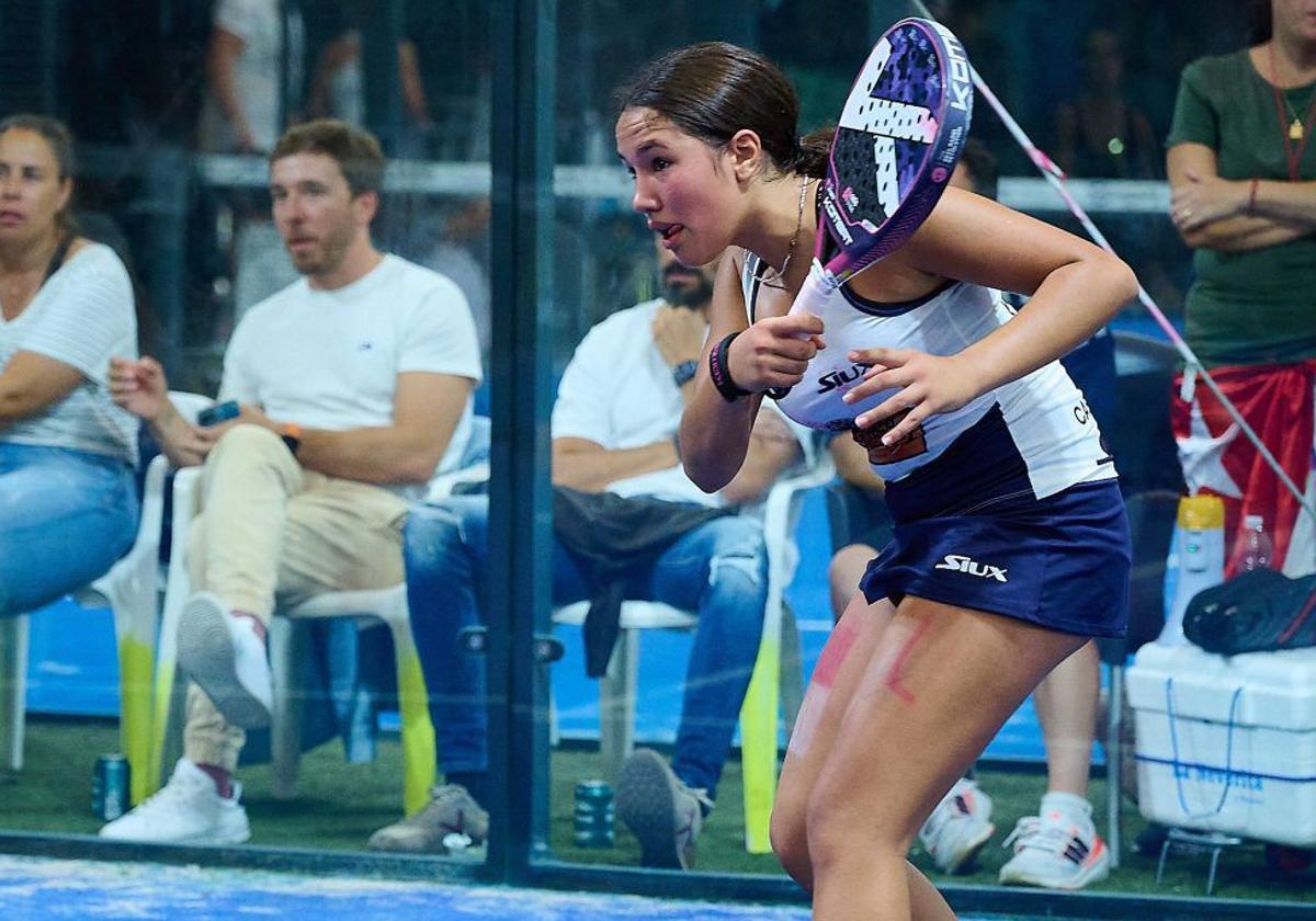 Carla Águila durante un partido.