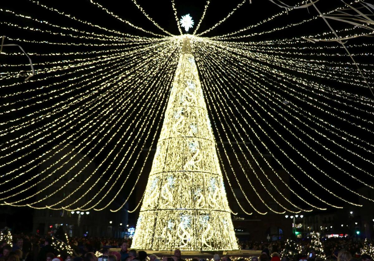 Encendio del árbol de Navidad de León.