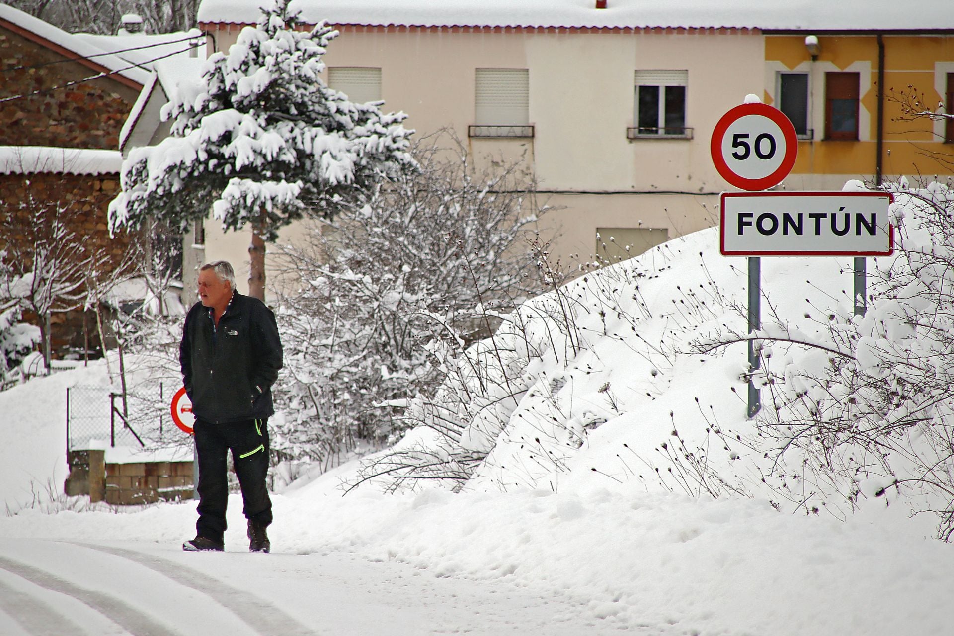 Nieve en la localidad leonesa de Fontún.