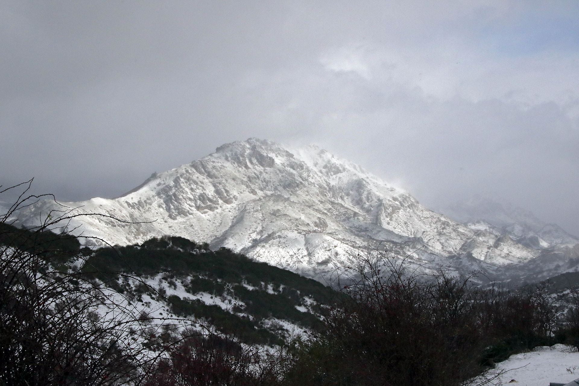 Temporal de nieve en la montaña leonesa