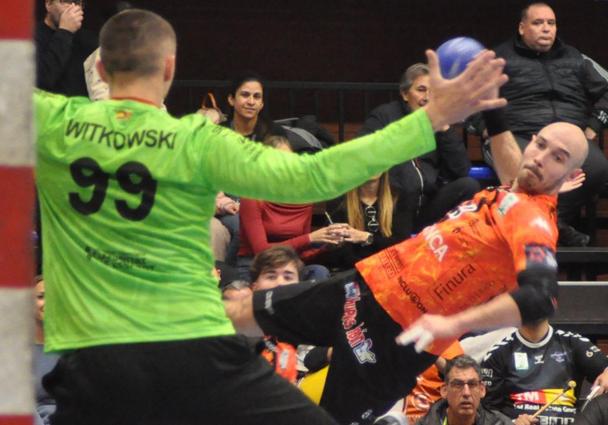 Adri Fernández, en el partido ante Benidorm.