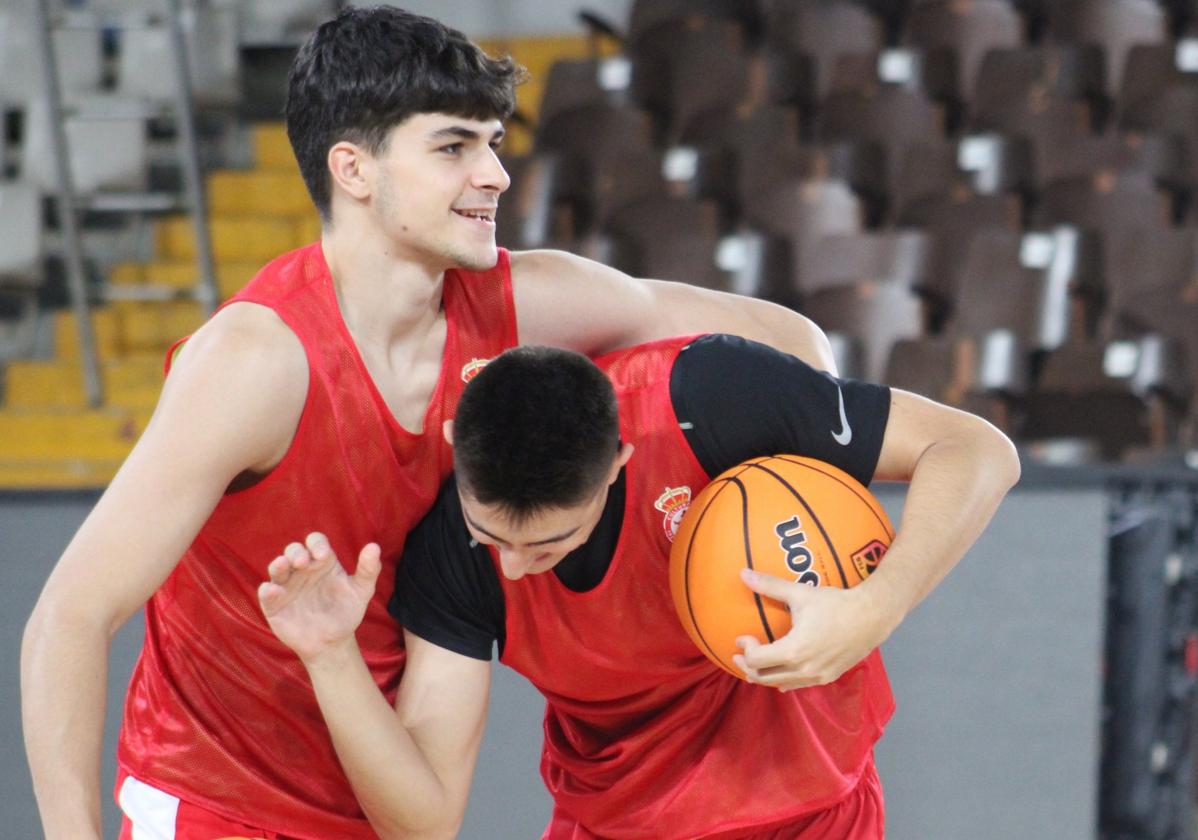 Isaac Vázquez y Diego Bultó, en un entrenamiento de la Cultural.