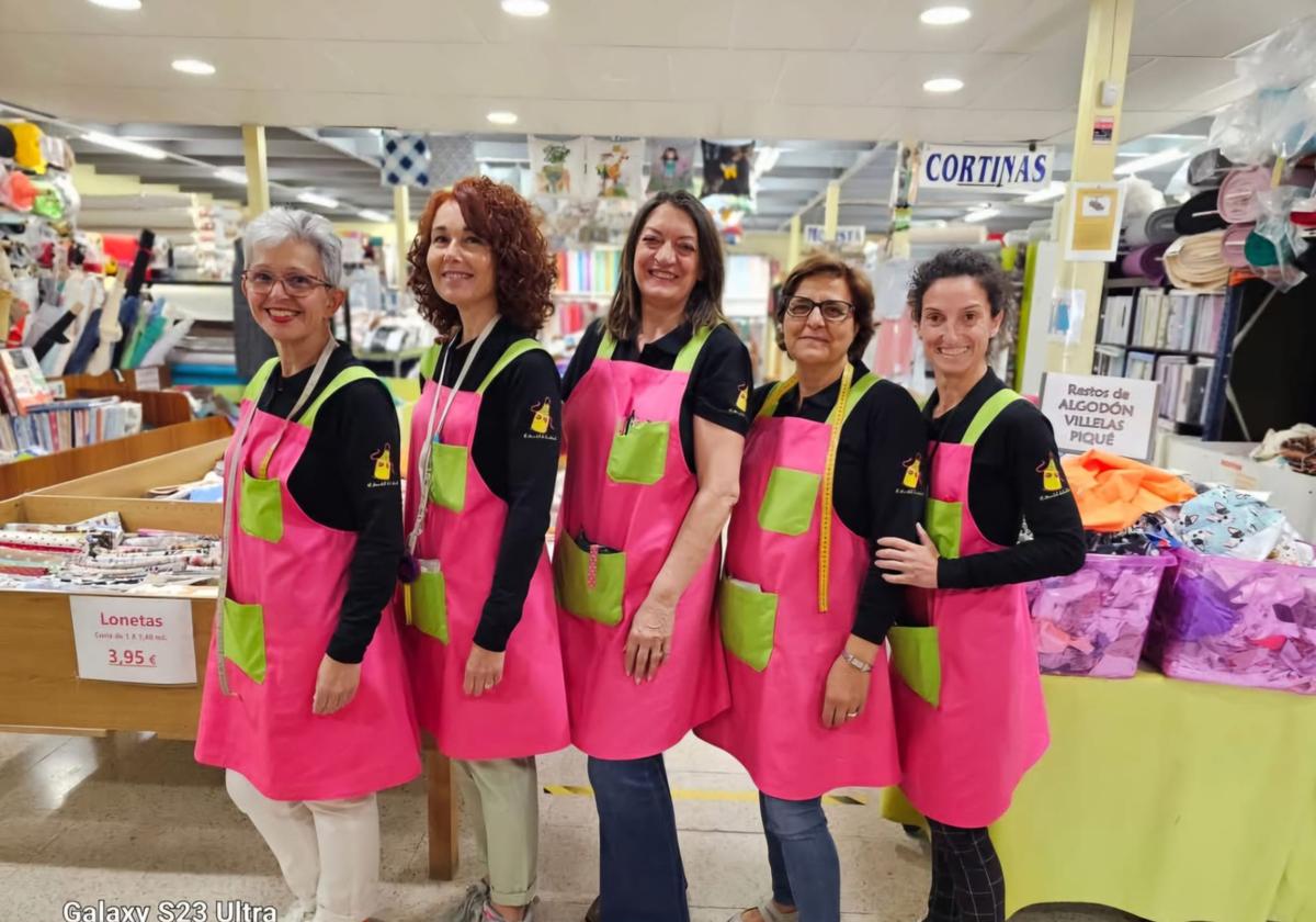 Gloria Valbuena junto a sus compañeras en 'El Mandil de la Abuela'