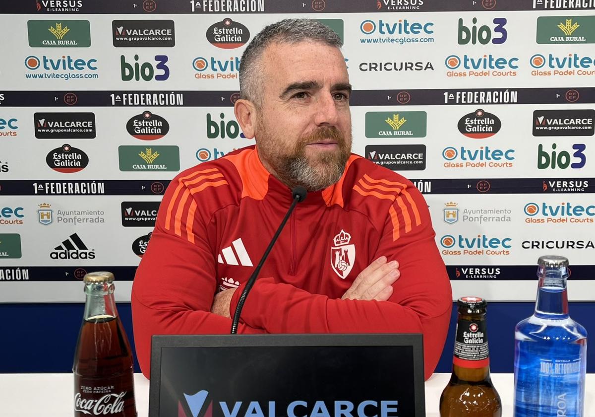 Javi Rey, entrenador de la Ponferradina.