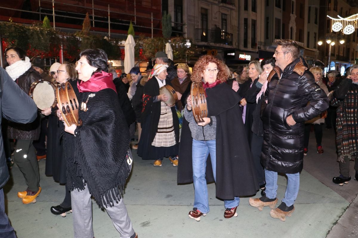 Las galochas vuelven a pisar con fuerza las calles de León