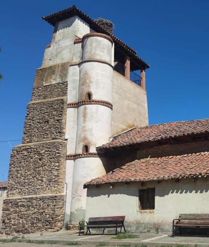 Imagen secundaria 2 - La estabilidad del muro izquierdo retrasa la rehabilitación de la iglesia de Villagallegos