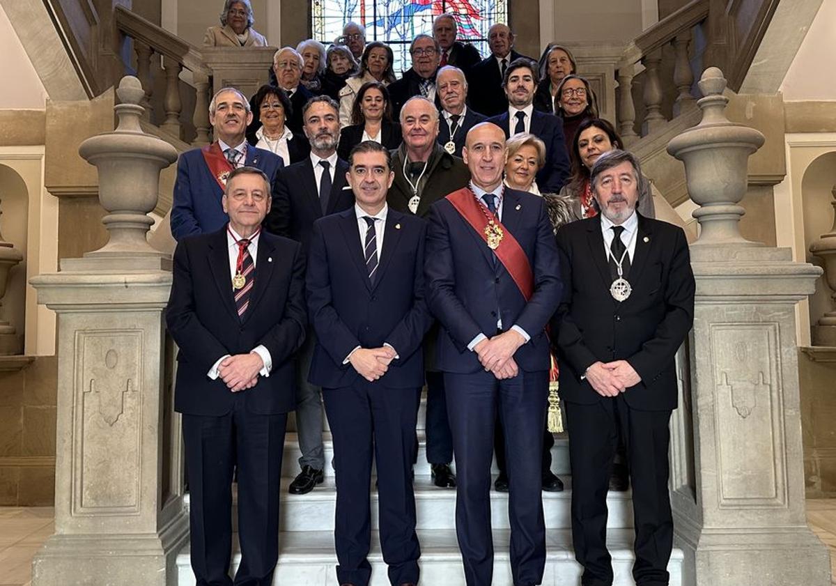 Imagen principal - Diez invita a los baezanos a visitar León para «recordar su pasado y ver el presente» de una ciudad que «lucha por el futuro»